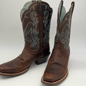 Ariat # 10001046 women’s size 10US cowboy boots, great shape .